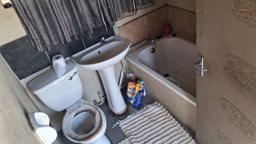 5 Bedroom Property for Sale in Mabopane Unit A North West